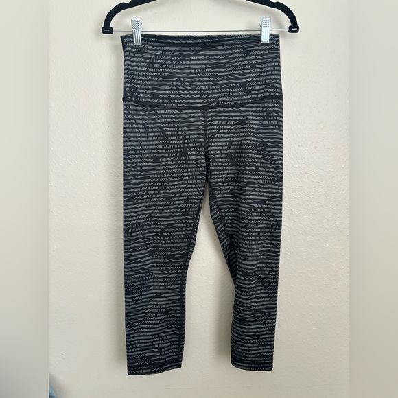 - Lululemon Wunder Under Cropped Leggings Grey 8 - Picture 2 of 7
